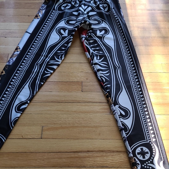 BlackMilk Authentic Australian Leggings - Picture 3 of 5